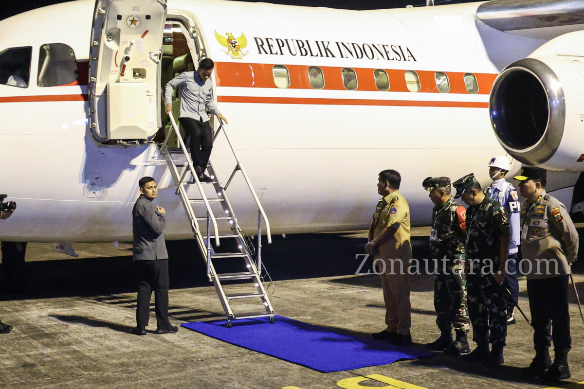 FOTO: Gubernur dan Wagub sambut kedatangan Wapres RI di Sulut, sambangi rumah duka korban gempa