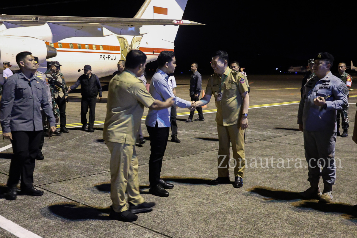 FOTO: Gubernur dan Wagub sambut kedatangan Wapres RI di Sulut, sambangi rumah duka korban gempa