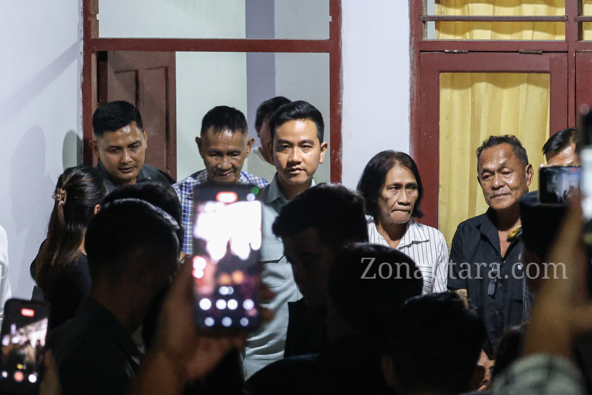 FOTO: Gubernur dan Wagub sambut kedatangan Wapres RI di Sulut, sambangi rumah duka korban gempa