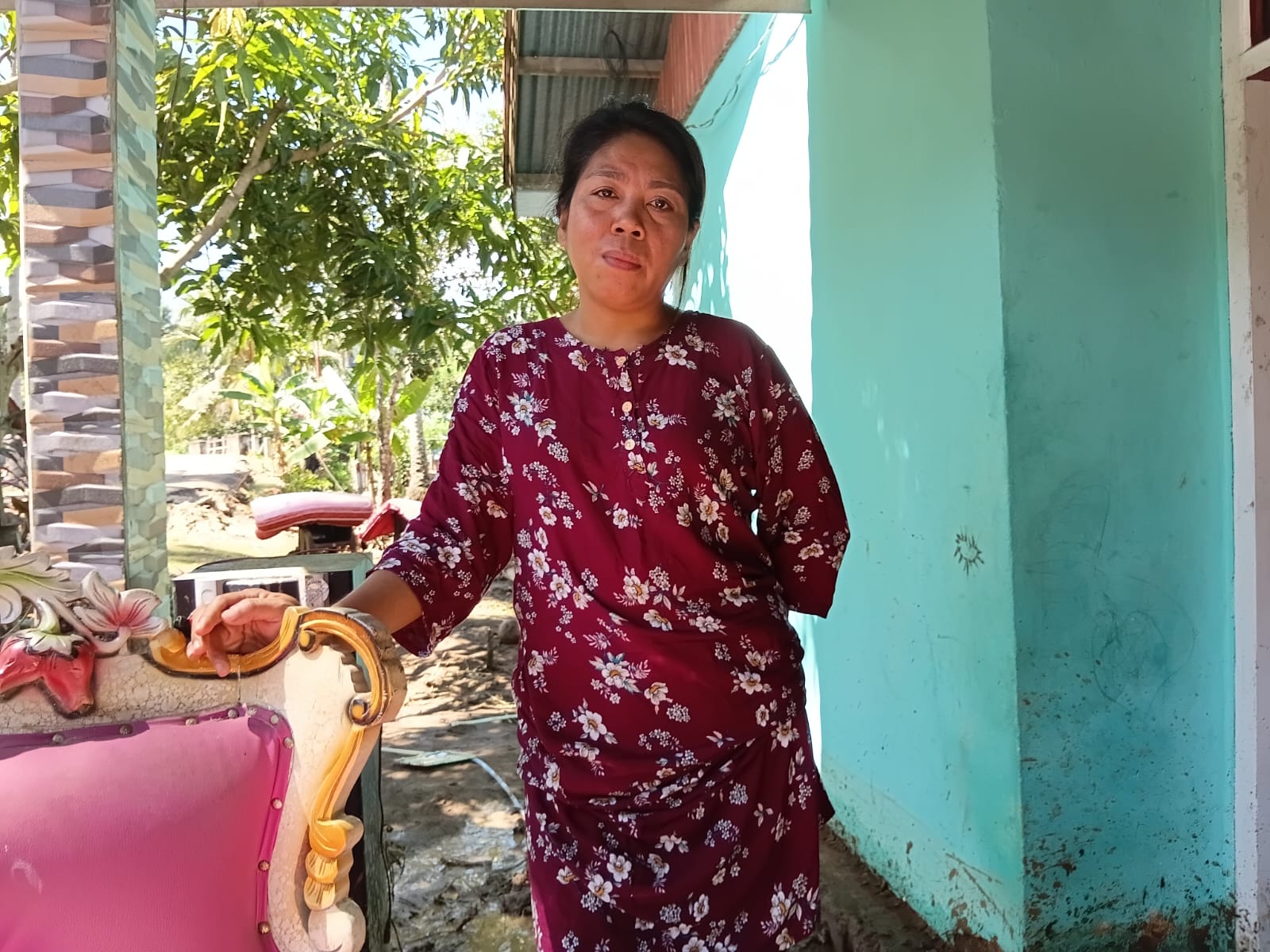 Material kayu dan lumpur masuk rumah warga, banjir di Solimandungan II Bolmong disebut terparah 8 Material kayu dan lumpur masuk rumah warga, banjir di Solimandungan II Bolmong disebut terparah