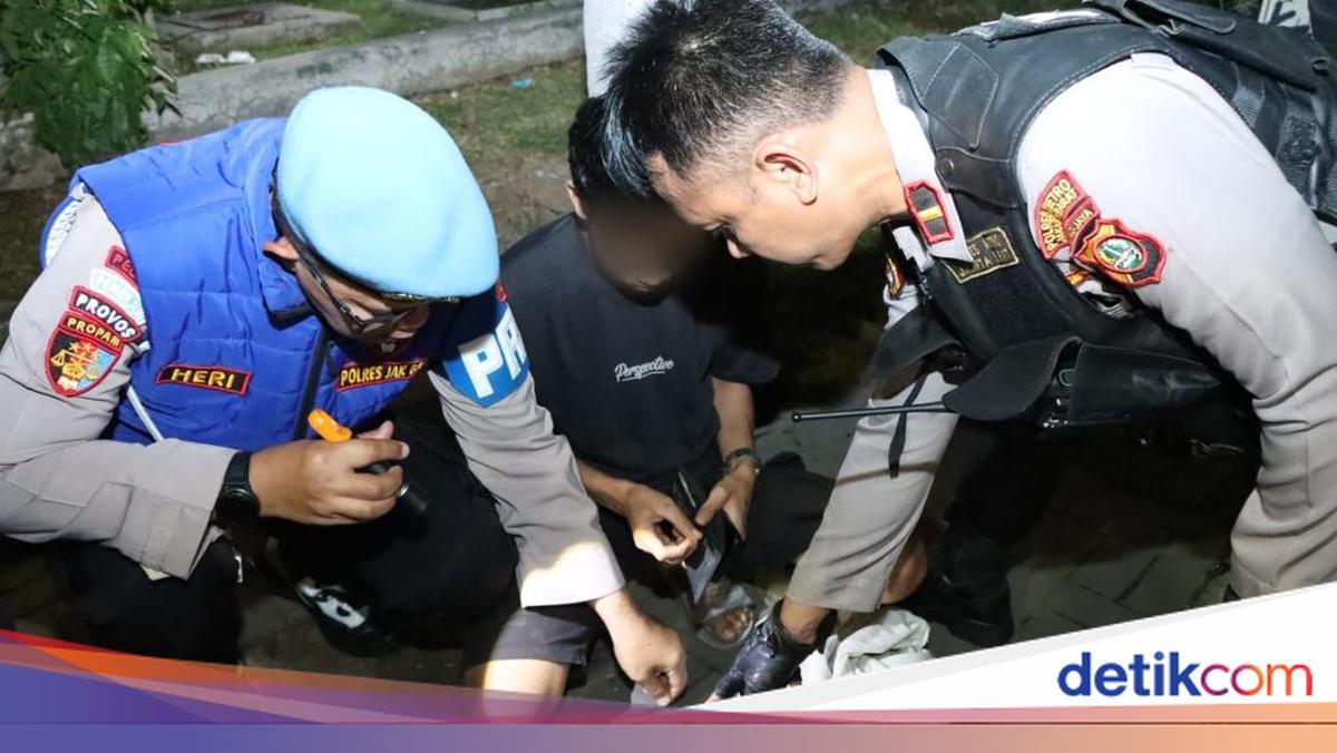 11 Orang Diamankan di Jakarta Pusat Bawa Sajam dan Obat Terlarang