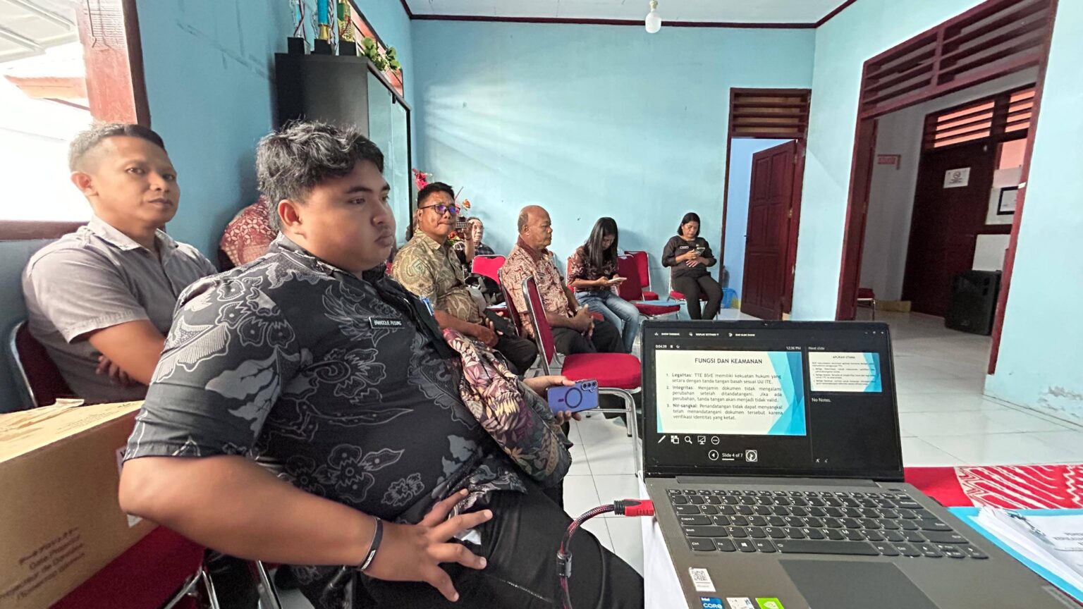 Kecamatan Siau Timur Jadi Pelopor Pemanfaatan Tanda Tangan Elektronik di Tingkat Kampung