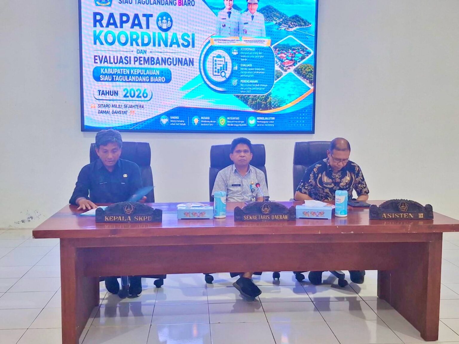Rapat Evaluasi Kinerja Sitaro 2025 bagian strategis pembangunan daerah