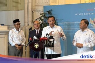 AHY: 76 Perlintasan Sebidang di Jawa-Sumatera Perlu Perhatian Segera