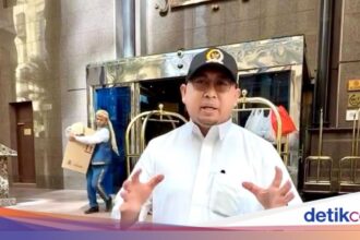 Andre Rosiade Sapa Jemaah Haji Sumatera Barat di Makkah