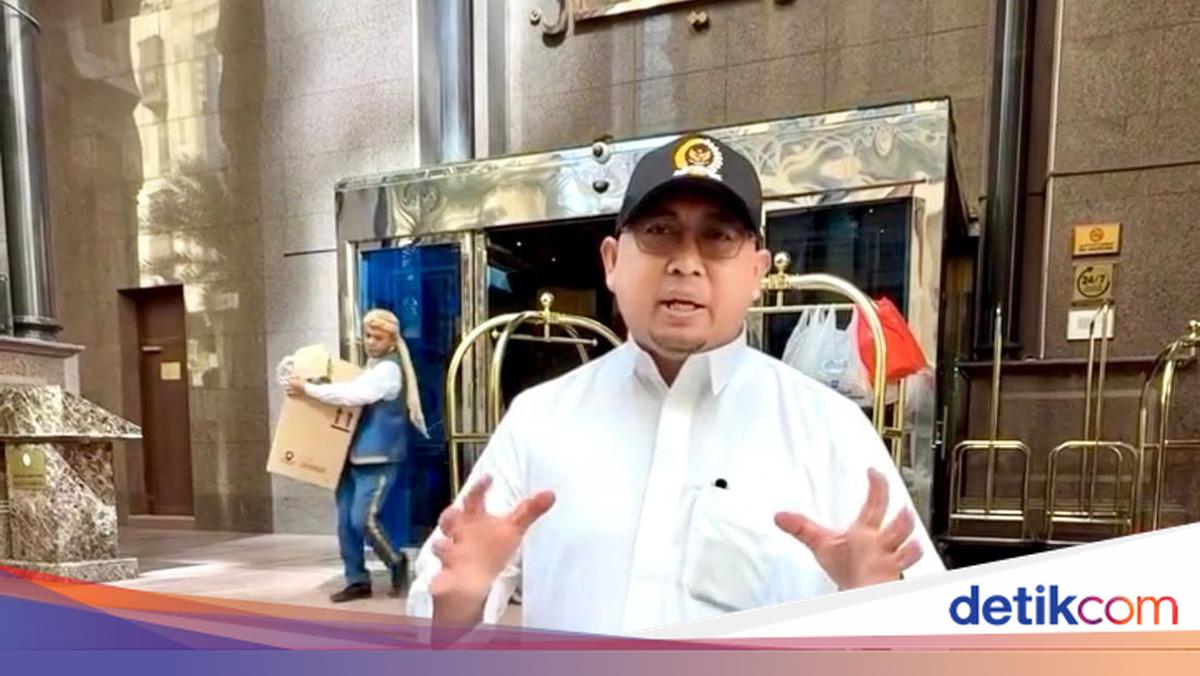 Andre Rosiade Sapa Jemaah Haji Sumatera Barat di Makkah