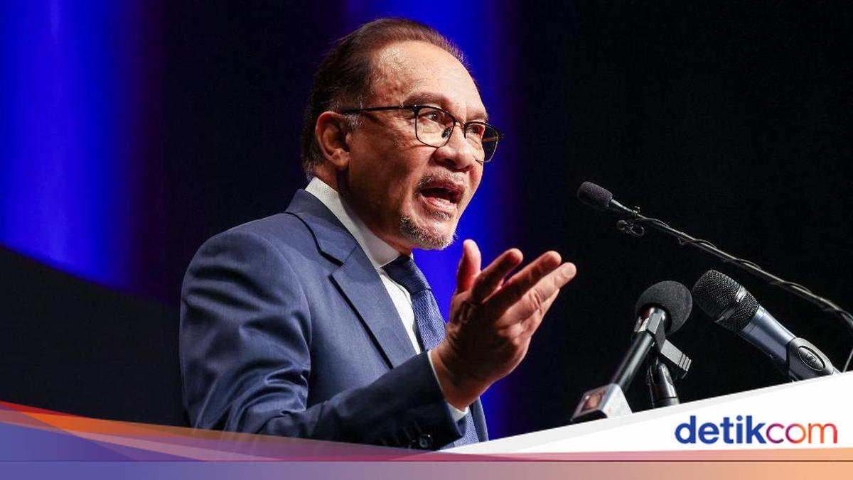 Anwar Ibrahim Bahas Perdamaian dengan Presiden Iran Lewat Telepon