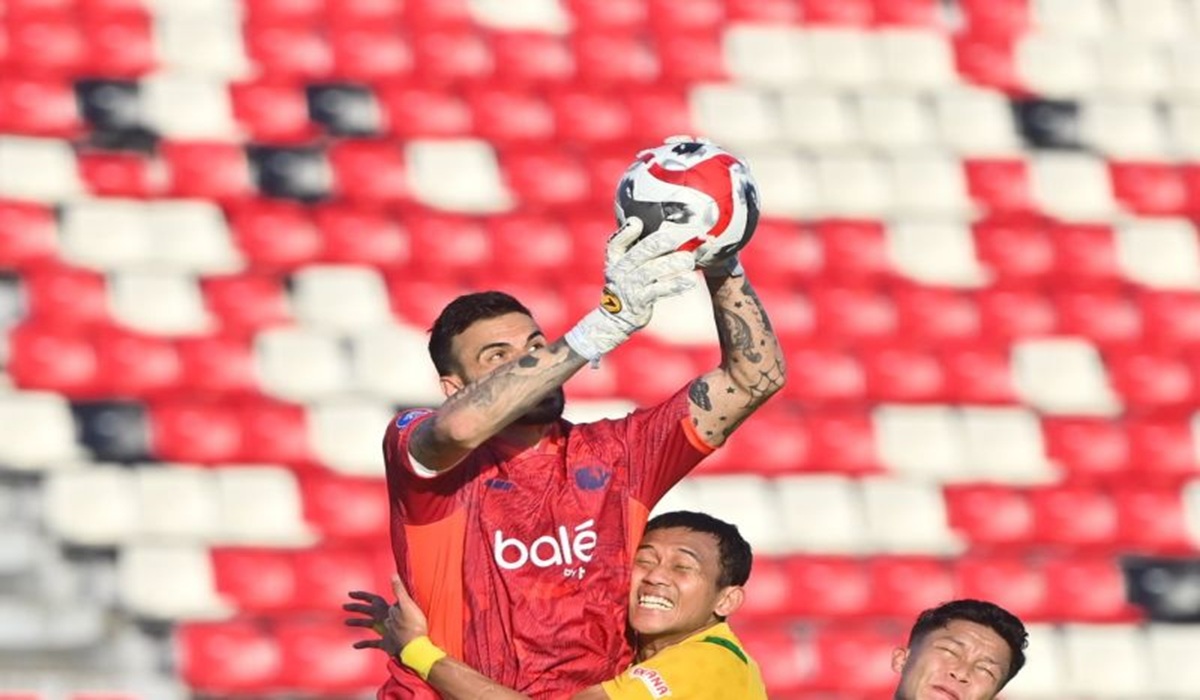 Arema FC Berpisah dengan Kiper Pahlawan Piala Presiden 2024