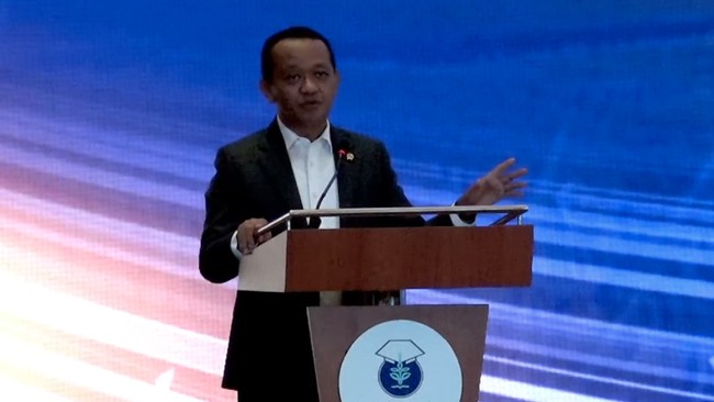 Bahlil Lahadalia Usulkan Pajak Berbeda untuk Kendaraan Bensin dan Listrik