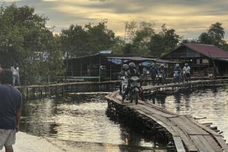 Banjir Memutus 13 Jembatan di Sintang, Kalimantan Barat