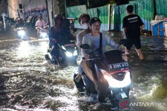 Banjir Rendam 55 RT dan Tiga Ruas Jalan di Jakarta