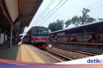Banjir Rendam Jalur KRL Kebayoran-Pondok Ranji