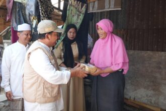 Baznas Distribusikan Daging Kurban ke Kampung Pemulung Jurangmangu