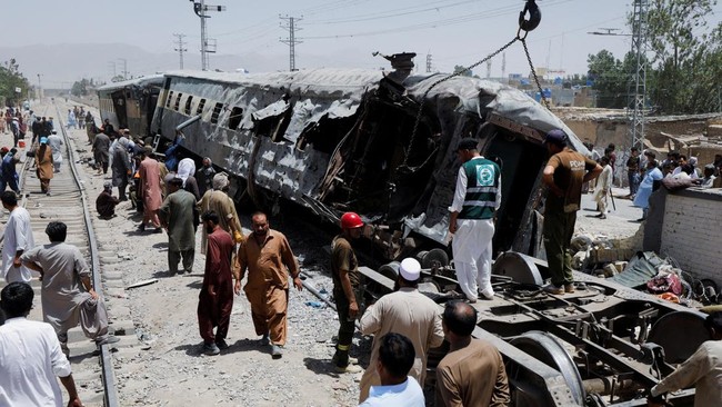 Bom di Kereta Quetta Tewaskan 24 Orang dan Sebabkan Kebakaran