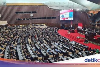 DPR Setujui RUU Polri Sebagai Usul Inisiatif