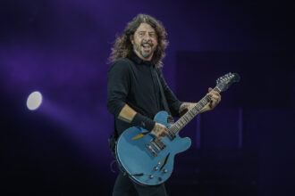 Dave Grohl Berupaya Rekonsiliasi Keluarga Usai Skandal Anak di Luar Nikah