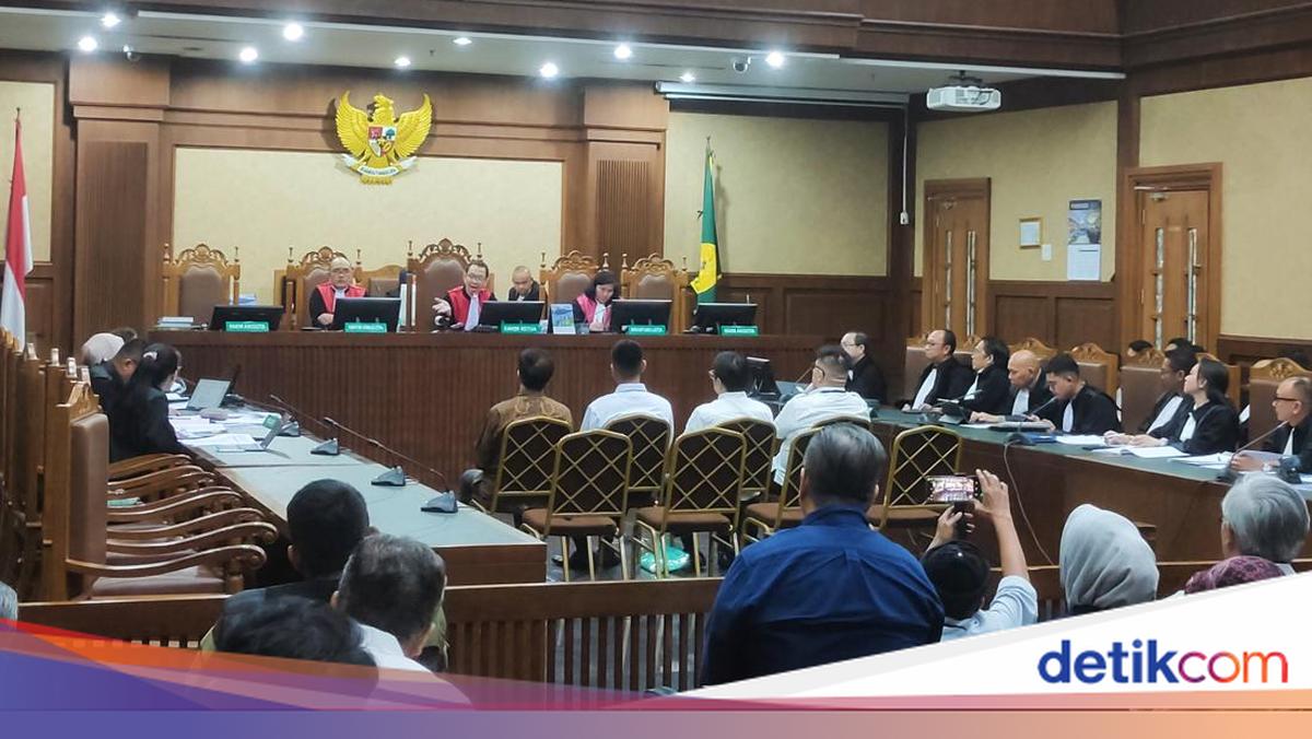 Delapan Terdakwa Korupsi Kredit Ekspor LPEI Didakwa Rugikan Negara