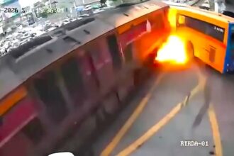 Delapan Tewas dalam Tabrakan Kereta dan Bus di Bangkok