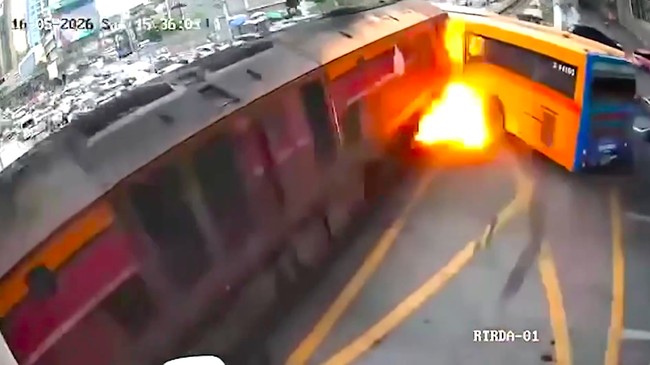 Delapan Tewas dalam Tabrakan Kereta dan Bus di Bangkok