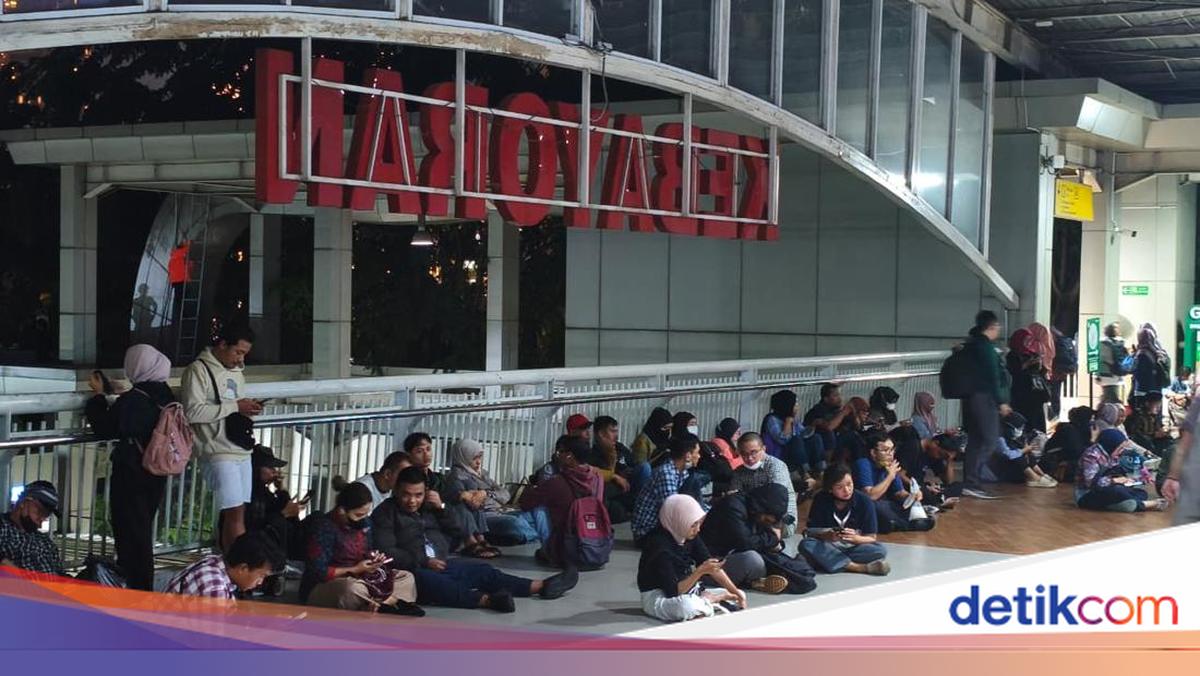 Gangguan Listrik di Green Line KRL Teratasi, Antrean Mulai Diurai