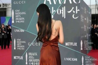 Gaun Merah dan Tato Moon Ga-young Viral di Baeksang Arts Awards
