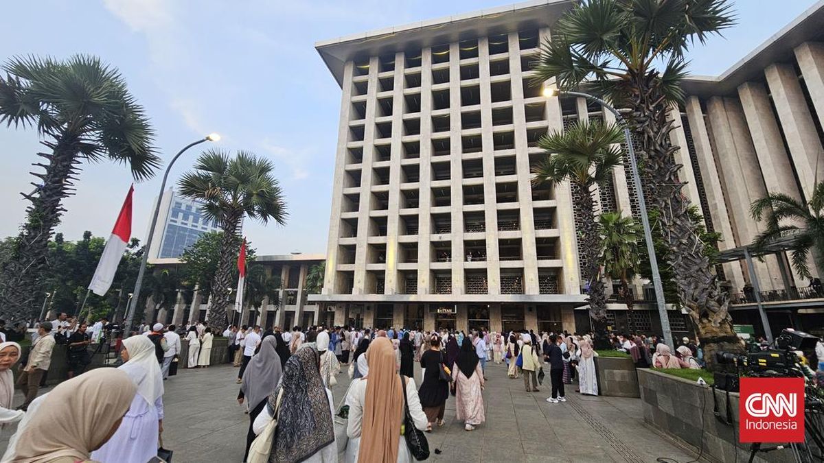 Gibran Laksanakan Salat Iduladha di Istiqlal Didampingi Menteri