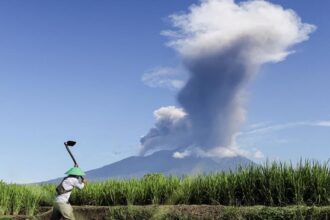 Gunung Marapi Erupsi, Abu Vulkanik Mencapai 2.000 Meter