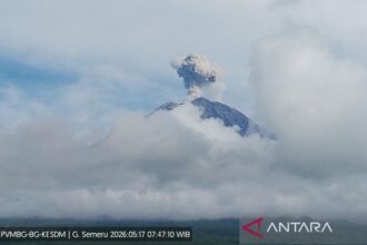 Gunung Semeru Alami Tiga Kali Erupsi Minggu Pagi