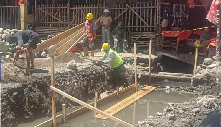 Pemkot Kotamobagu mulai perbaiki jalan dan drainase di kawasan Pasar 23 Maret