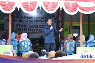 Ibas Soroti Pemerataan Pembangunan Desa di Pacitan