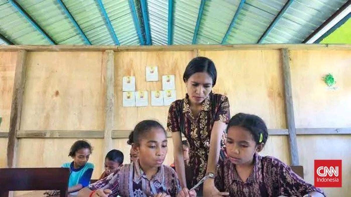 Ironi Guru di Sikka NTT: Upah Hanya Rp150 Ribu dari Iuran Orang Tua