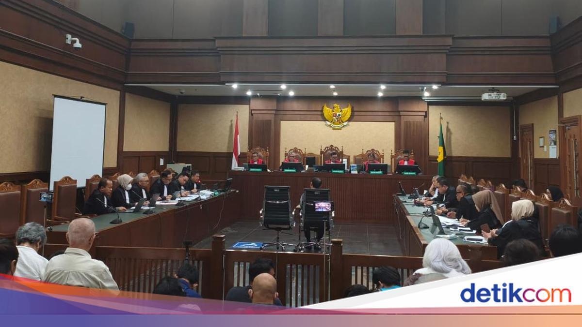 Jaksa Memeriksa Nadiem Makarim terkait Peran Jurist Tan di Kemendikbudristek