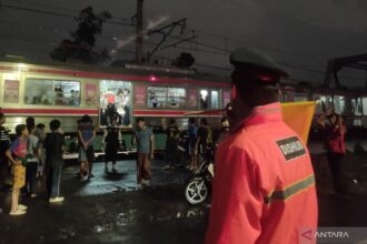 KRL Duri-Tangerang Dihentikan Usai Ledakan, Dievakuasi ke Rawa Buaya