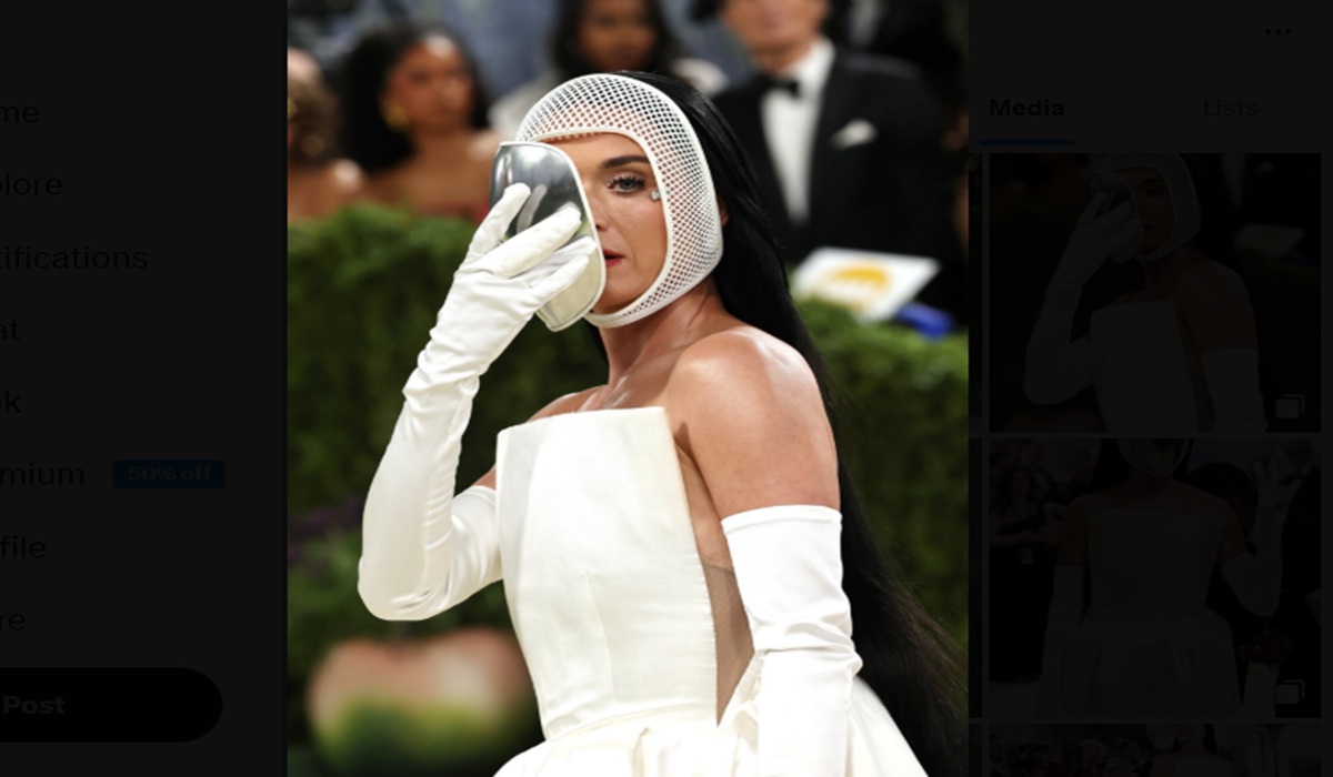 Katy Perry Kenakan Helm Anggar di Met Gala 2026
