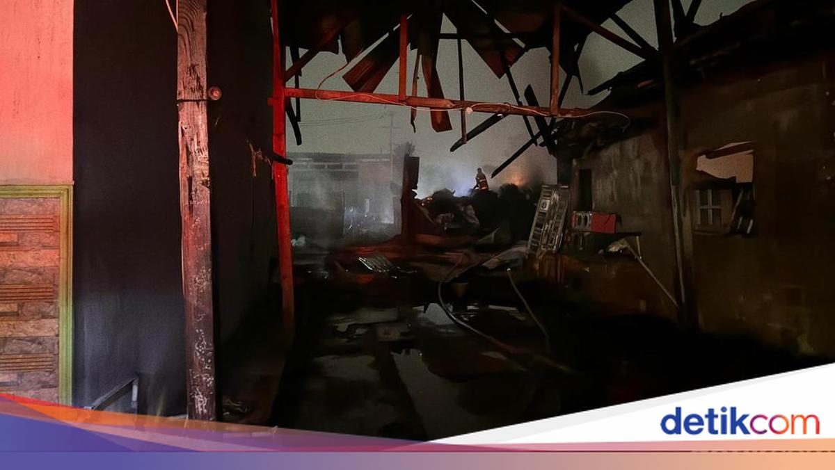 Kebakaran di Gandamekar Bekasi Berasal dari Gudang Limbah Tekstil