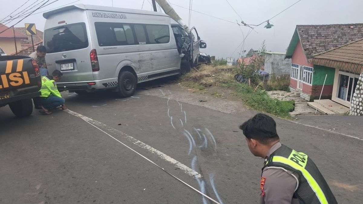 Kecelakaan Beruntun di Bromo, 9 Turis Singapura Alami Luka