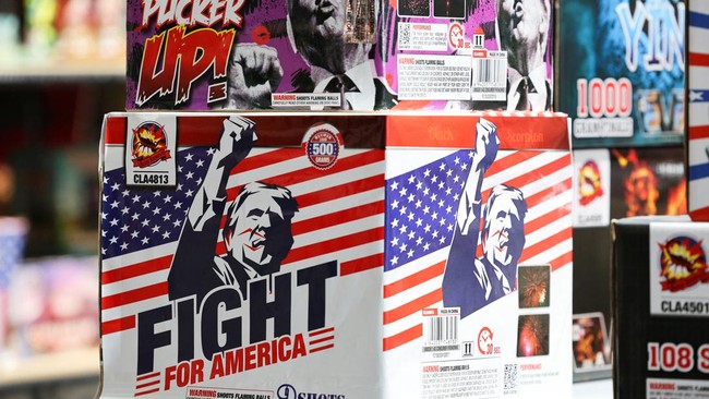 Kembang Api 'Make America Great Again' Diproduksi di Tiongkok