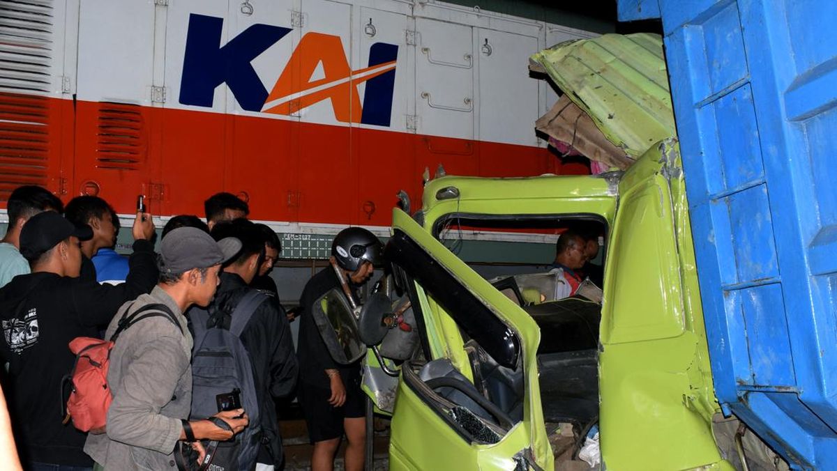 Kereta Api Tabrak Truk di Tanjungbalai, Sopir Tewas