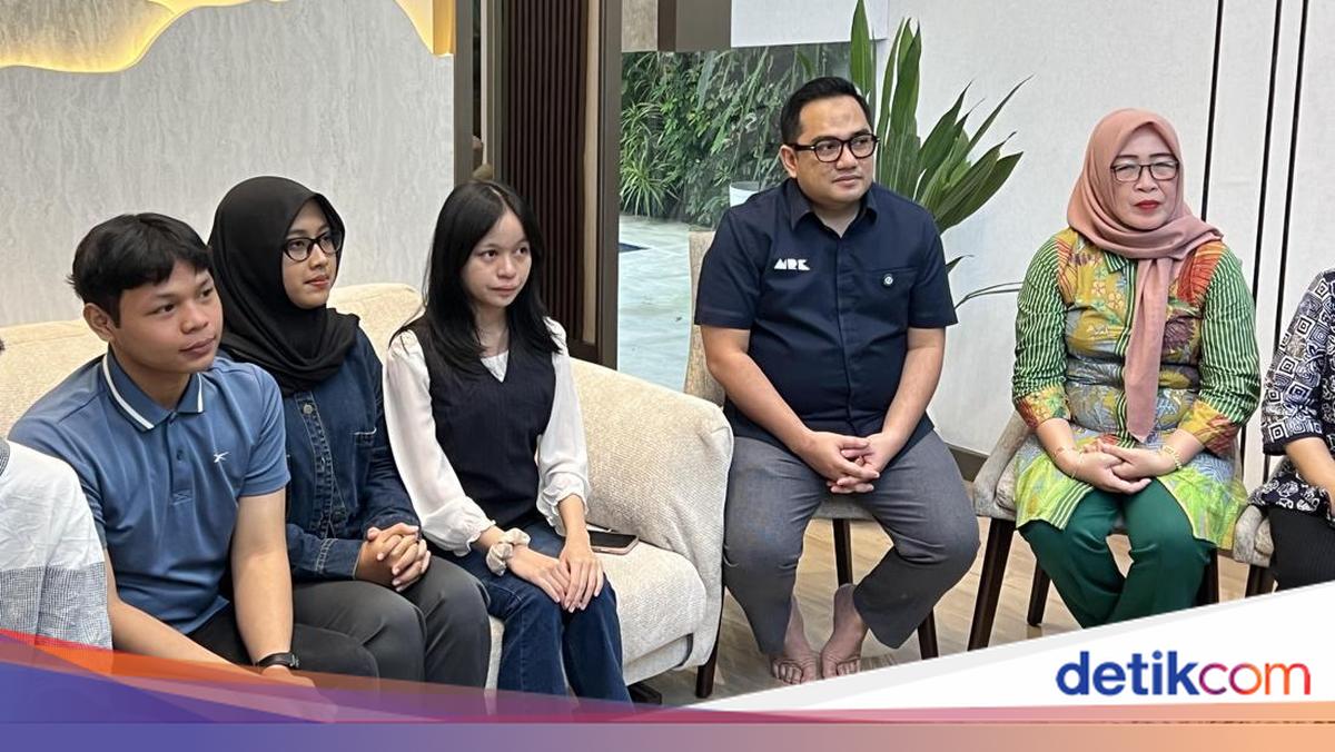 Ketua Komisi II DPR Usulkan Beasiswa untuk Peserta LCC MPR