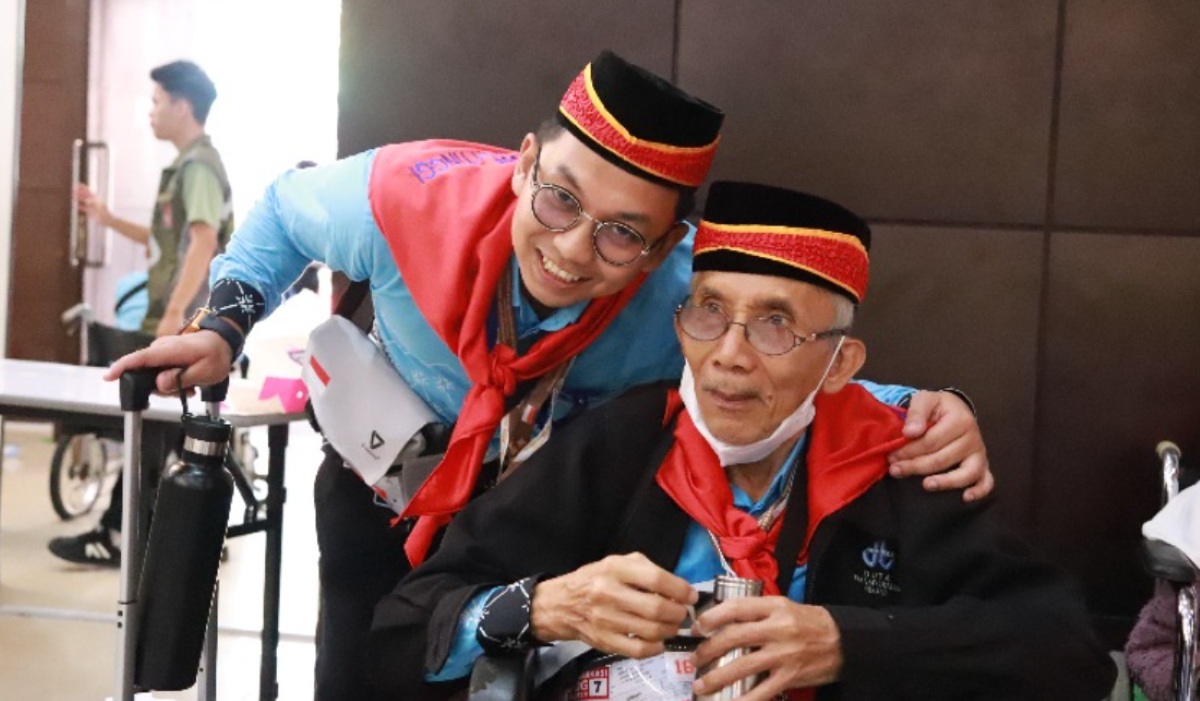 Kisah Robi Purnama: Daftar Haji Orangtua dari Gaji Pertama