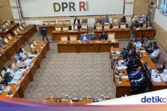 Komisi III DPR Bentuk Panja RUU Polri Diketuai Habiburokhman