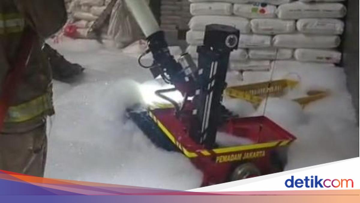 Kronologi Kebakaran Pabrik di Jakbar Melukai Tiga Orang