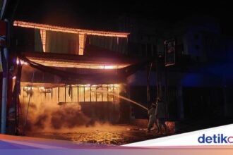 Lansia di Jombang Bakar Toko Grosir Akibat Sakit Hati