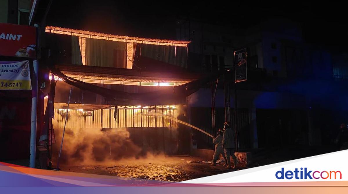 Lansia di Jombang Bakar Toko Grosir Akibat Sakit Hati