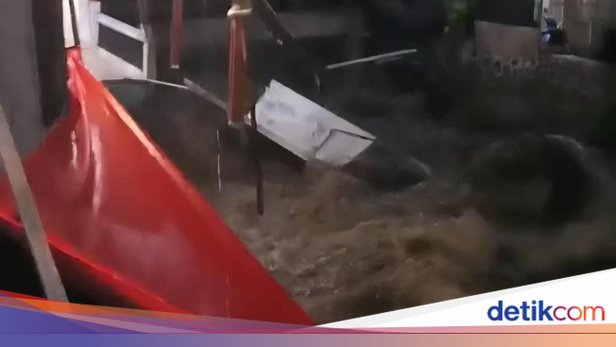 Masjid Roboh di Bogor Akibat Longsor Tebing 6 Meter
