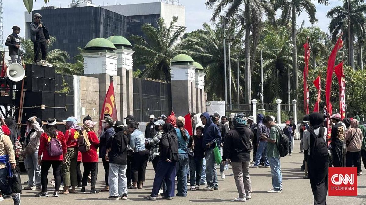 Massa Buruh Peringati May Day di Gedung DPR, Arus Lalin Lancar
