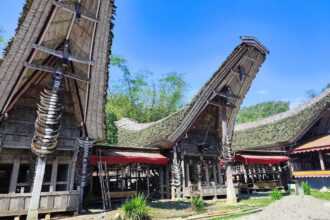 Mengunjungi Kuburan Batu Kete Kesu dan Londa di Toraja
