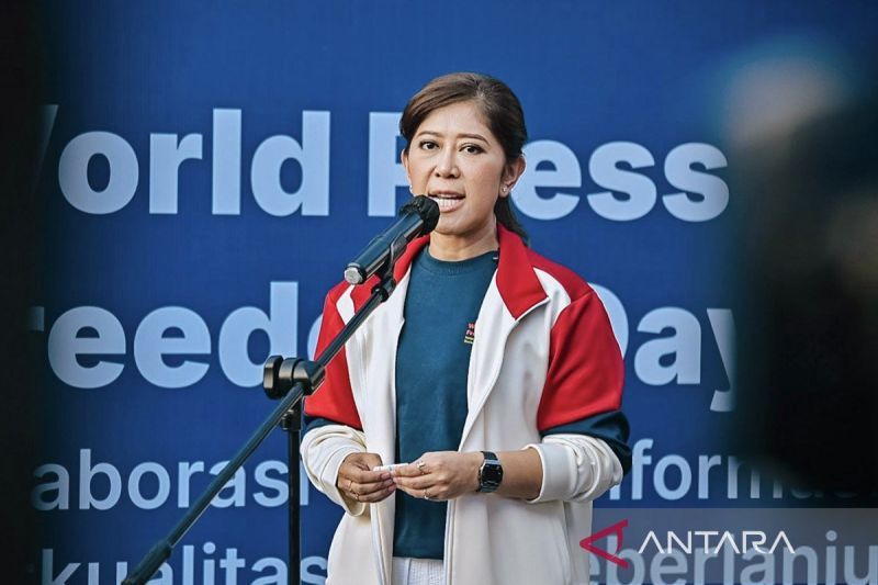 Menkomdigi Tekankan Peran Jurnalis Menjaga Kebenaran Informasi