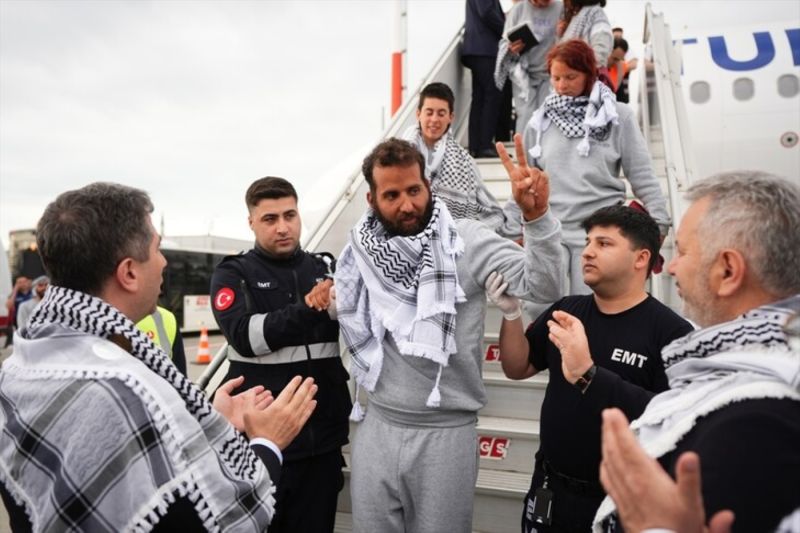 Menlu RI Pastikan 9 Aktivis Flotilla Gaza Pulang ke Indonesia