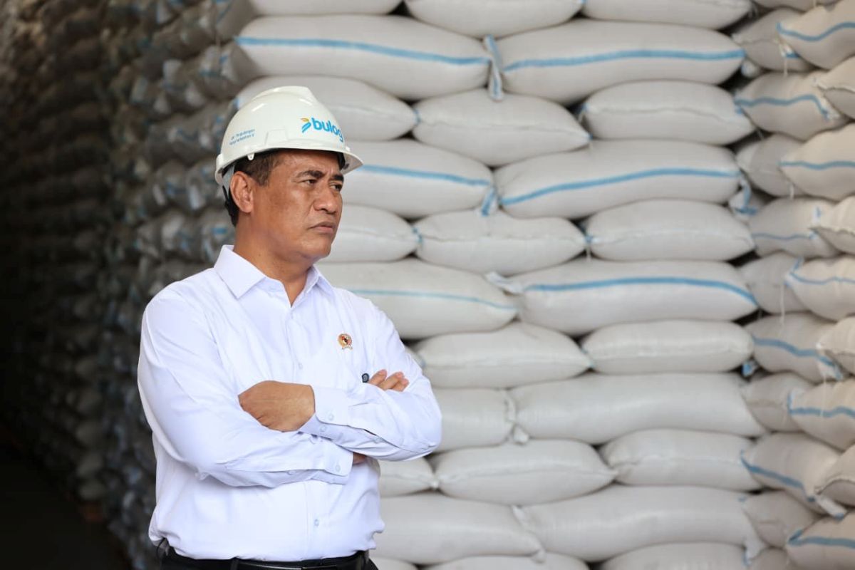 Menteri Pertanian Klaim Penuh Gudang Bulog Jadi Bukti Swasembada Pangan